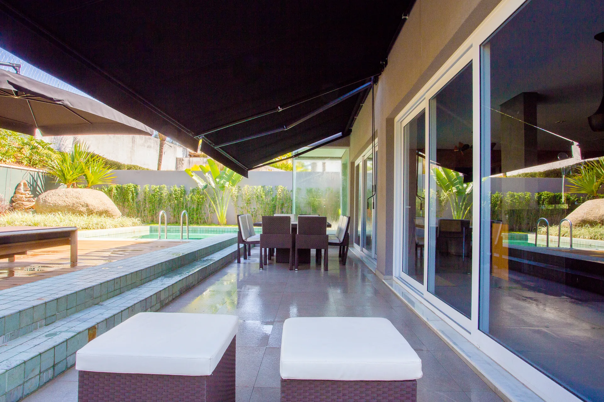 Varanda Residencial — exteriores de luxo com vista panorâmica e mobiliário exclusivo